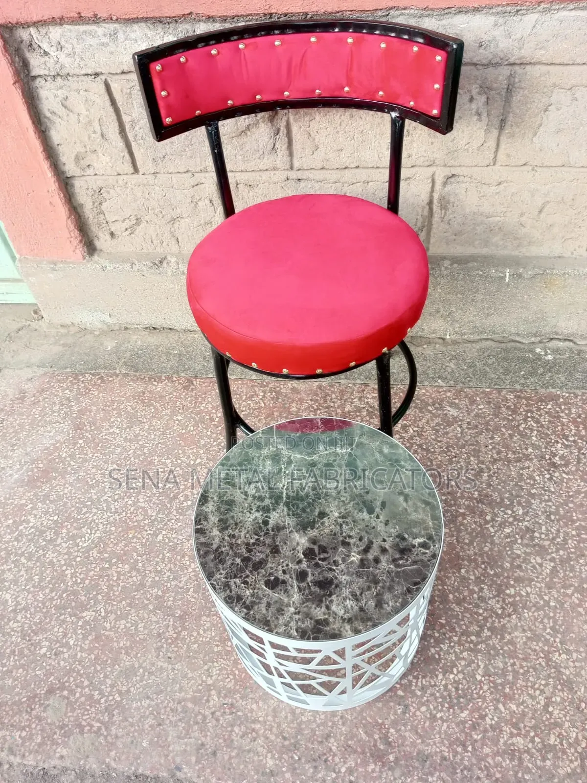 High-Quality Chairs With Side Coffee Table.