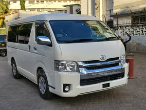 Toyota Regius 2018 White