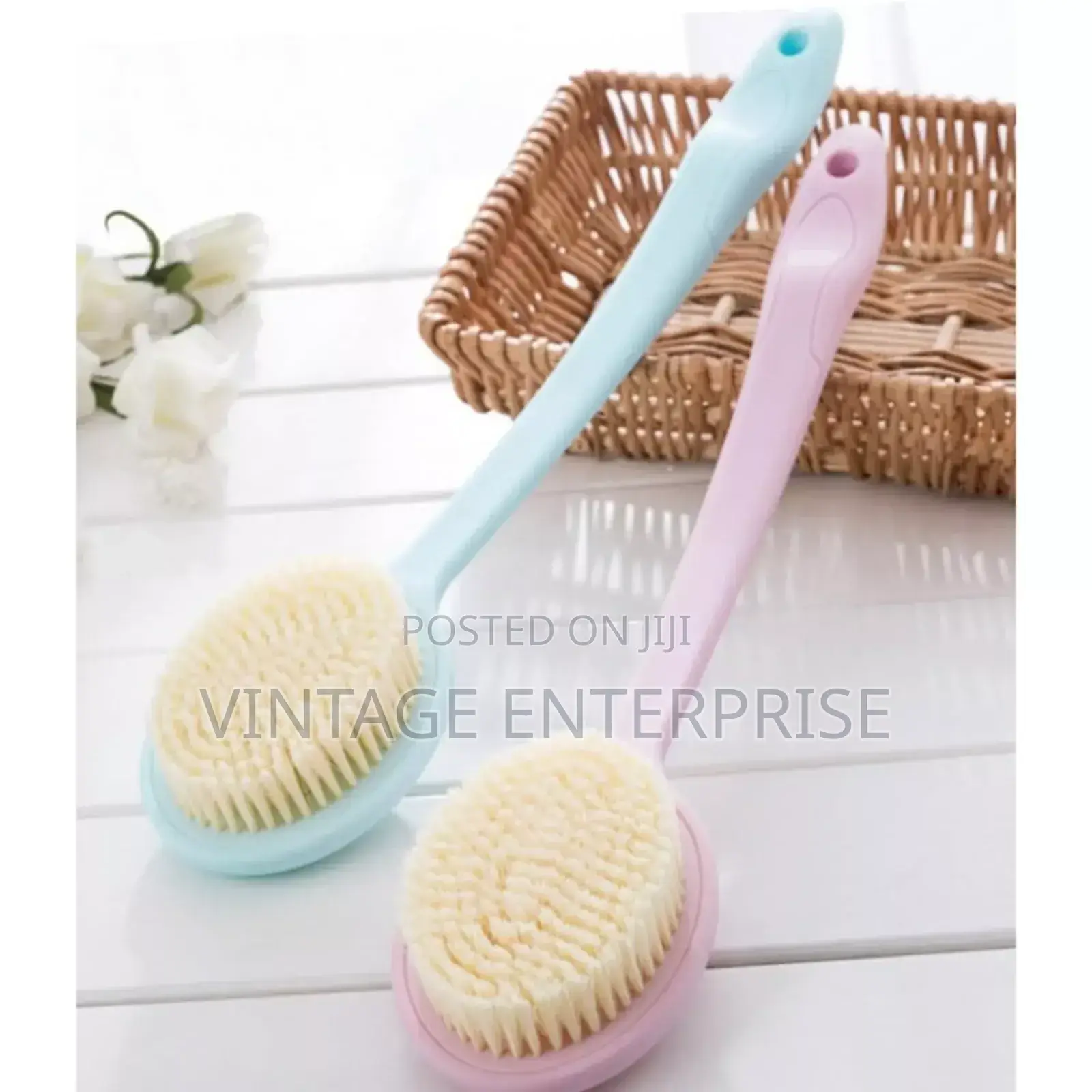 ••Soft Bristle Shower /Bath Brush •√