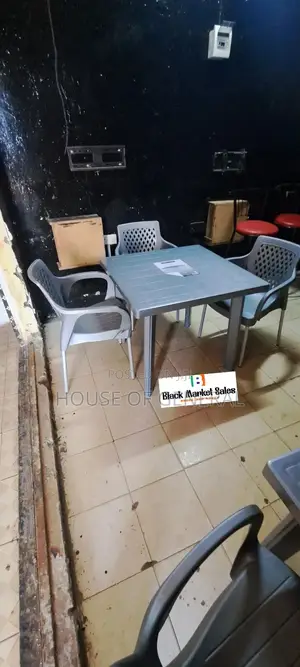 Sets 3 Plastic Chair With Metal Legs and 1 Table