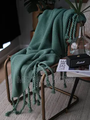Supper Soft Knitted Throw Blankets With Tassels