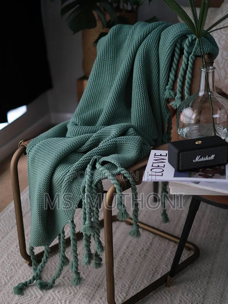 Supper Soft Knitted Throw Blankets With Tassels