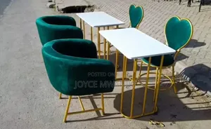 Manicure Set, Green and White Table 