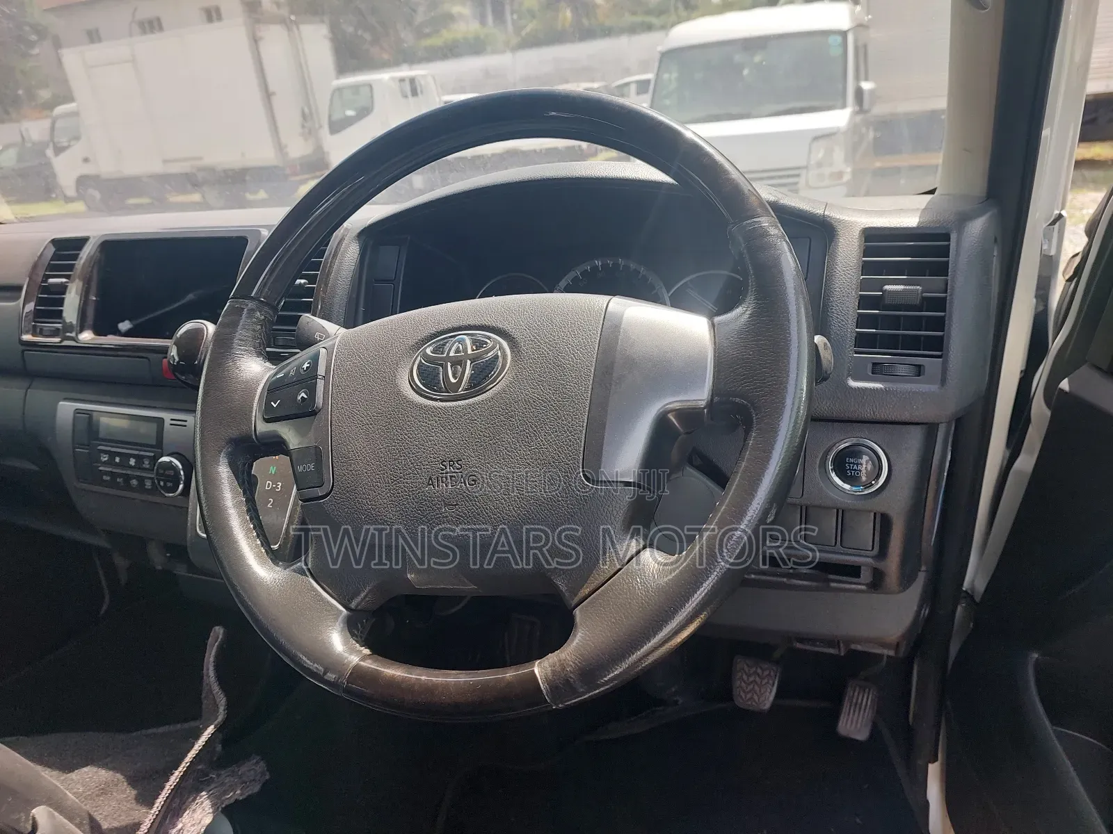 Toyota Grand HiAce 2017 Silver