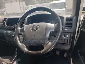 Toyota Grand HiAce 2017 Silver