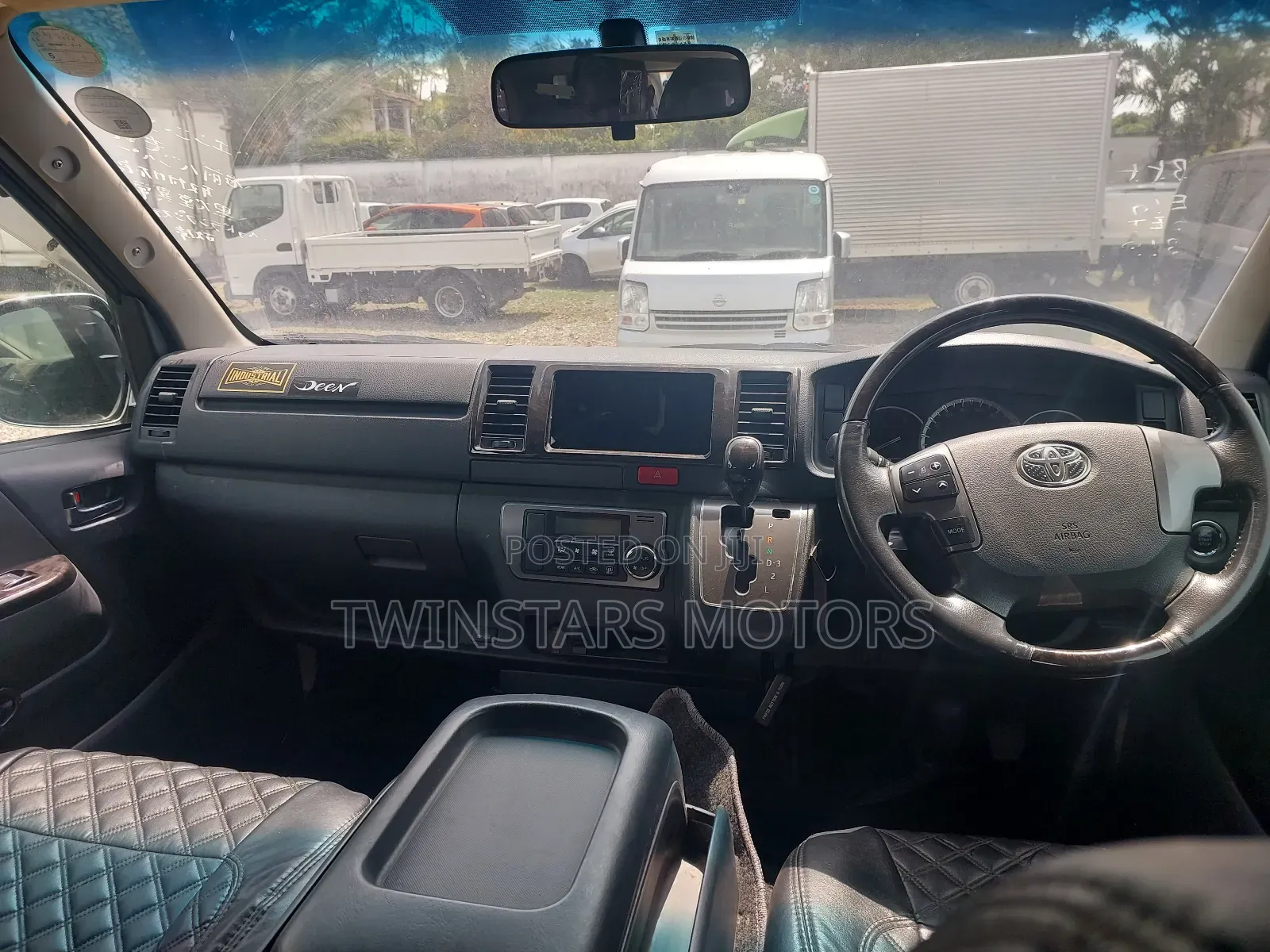 Toyota Grand HiAce 2017 Silver