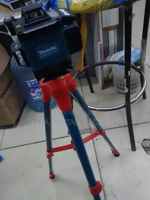Makita/ Makita Laser Level With Stand.
