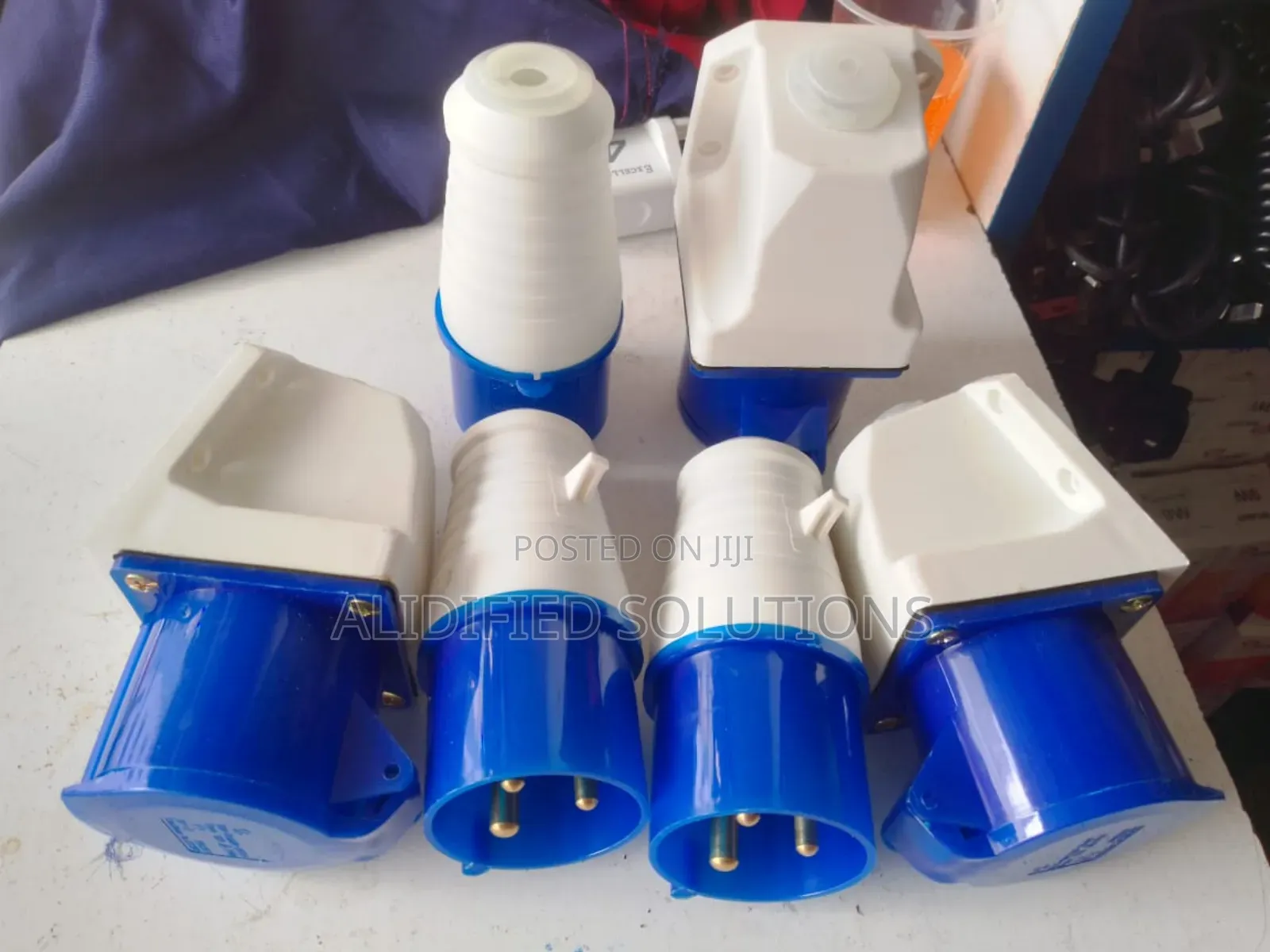 Industrial Socket><3pin 32amps