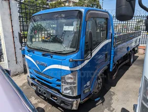 Isuzu ELF 2018 Blue