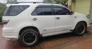 Toyota Fortuner 2010 White