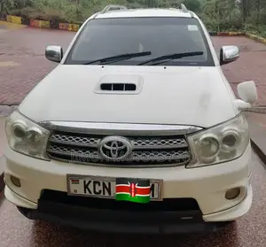 Toyota Fortuner 2010 White