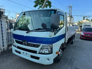 Hino Deutro 2017 White