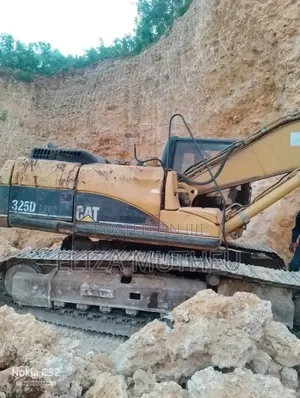 Excavators and Shovel Machines for Hire