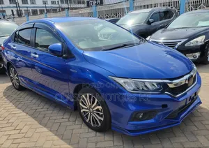 Honda Grace 1.5 Hybrid FWD 2018 - Blue: Efficient and Sleek Hybrid