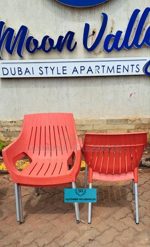 Extra Large Plastic Chairs With Armrest and Strong Metal Leg
