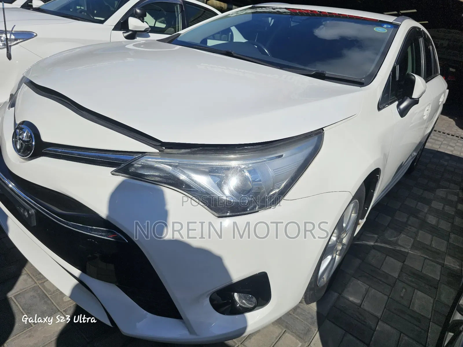 Toyota Avensis 2017 White
