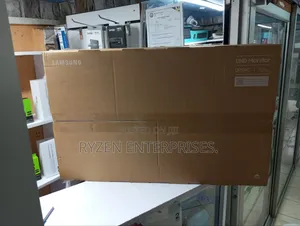 Samsung UHD UR59U 32" Monitor/ Samsung UHD Curved Monitor