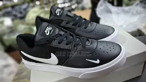 Nike Sb Casual Shoes >Nike Sb Chron Casual Sneakers