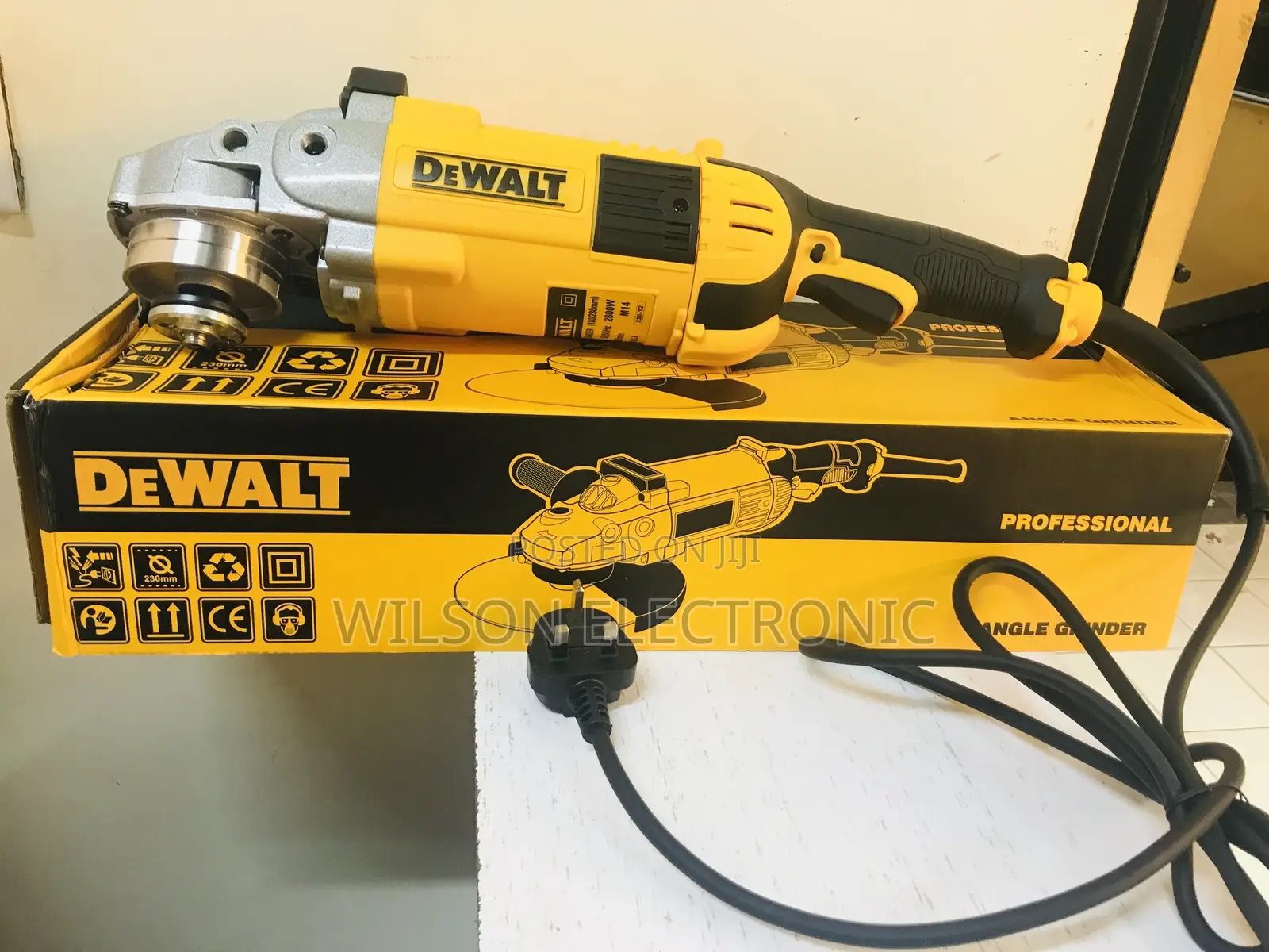 Dewalt Angle Grinder. 9 Inches/2800w
