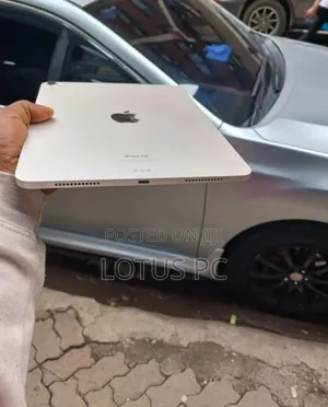 Apple iPad Air (2022) 64 GB Silver
