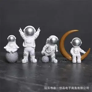 4pcs Astronaut Figurines