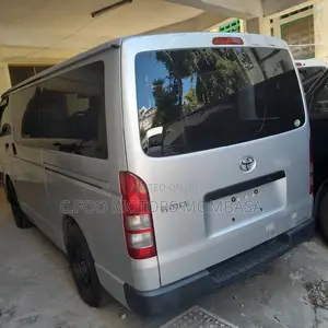 Toyota Regius 2017 White