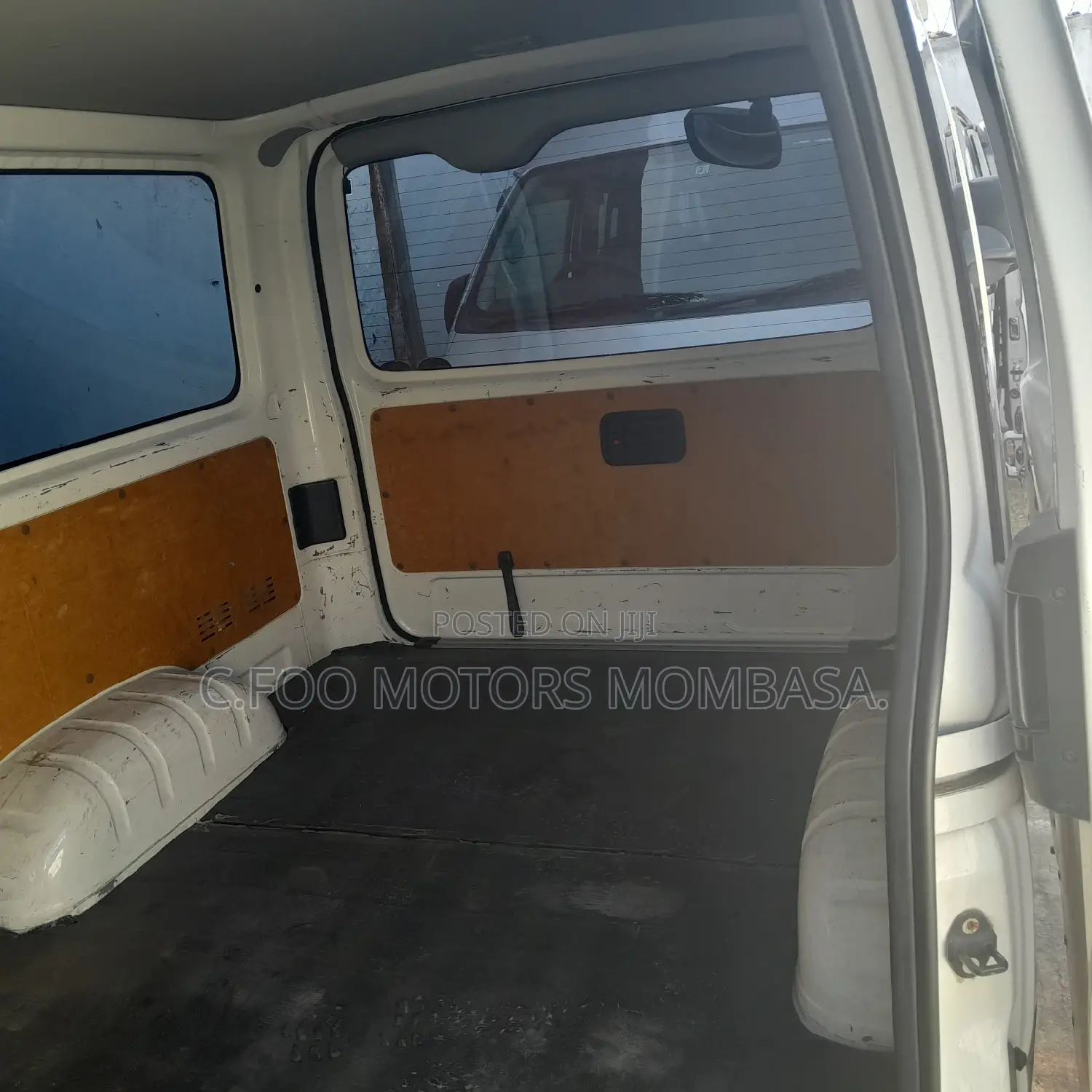 Toyota Regius 2017 White