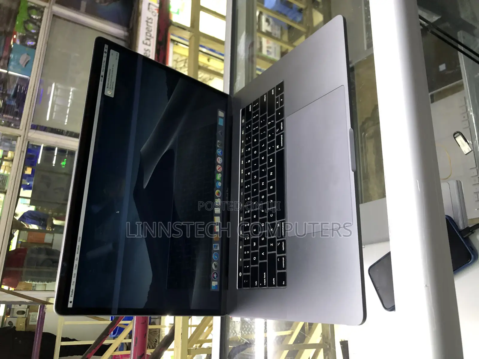 Laptop Apple MacBook Pro 2018 16GB Intel Core I7 SSD 512GB
