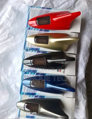 Solar _Enhanced Shark Fin Antenna for Vehicles