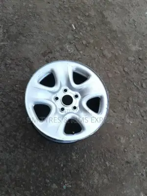 Rim Size (17) TOYOTA RAV 4: Odinary Rim.
