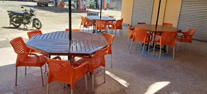 Plastic Chairs With Metallic Silver Legs
