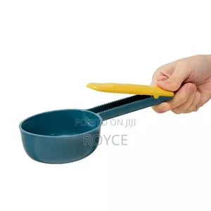 Scoop With Sealing Clip
