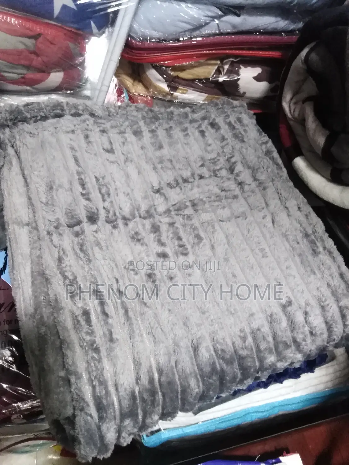 Soft Luxurious Fleece Throw Blankets