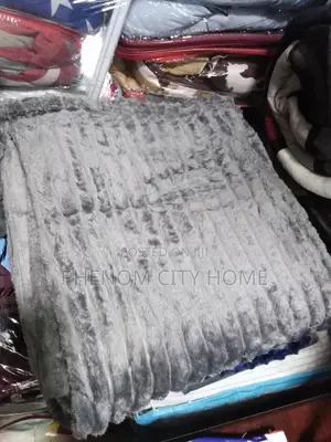 Soft Luxurious Fleece Throw Blankets