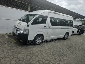 Toyota HiAce 2018 White