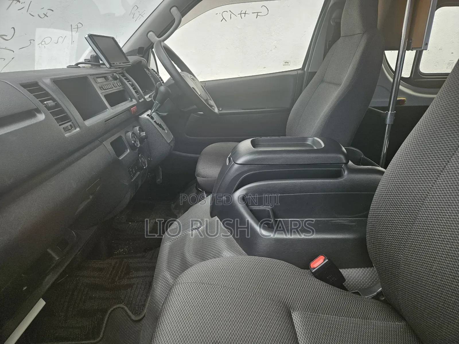 Toyota HiAce 2018 White