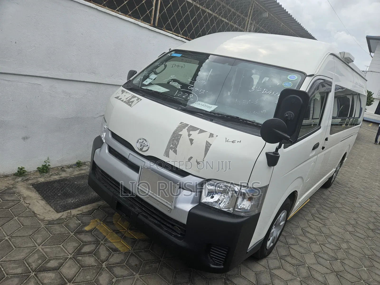Toyota HiAce 2018 White