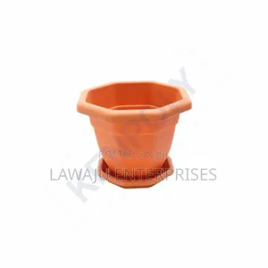 Plastic Planter With Dish