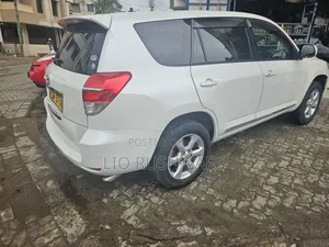 Toyota Vanguard 2011 White