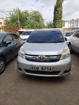 Toyota ISIS 1.8 G 2WD 2015 Blue
