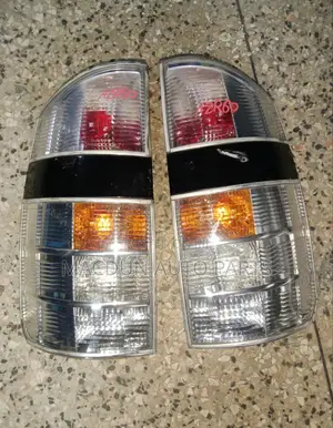 Toyota Voxy 2002/2003 Tail Lights