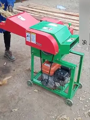 High Speed Silage Chopper Fitted With Engine