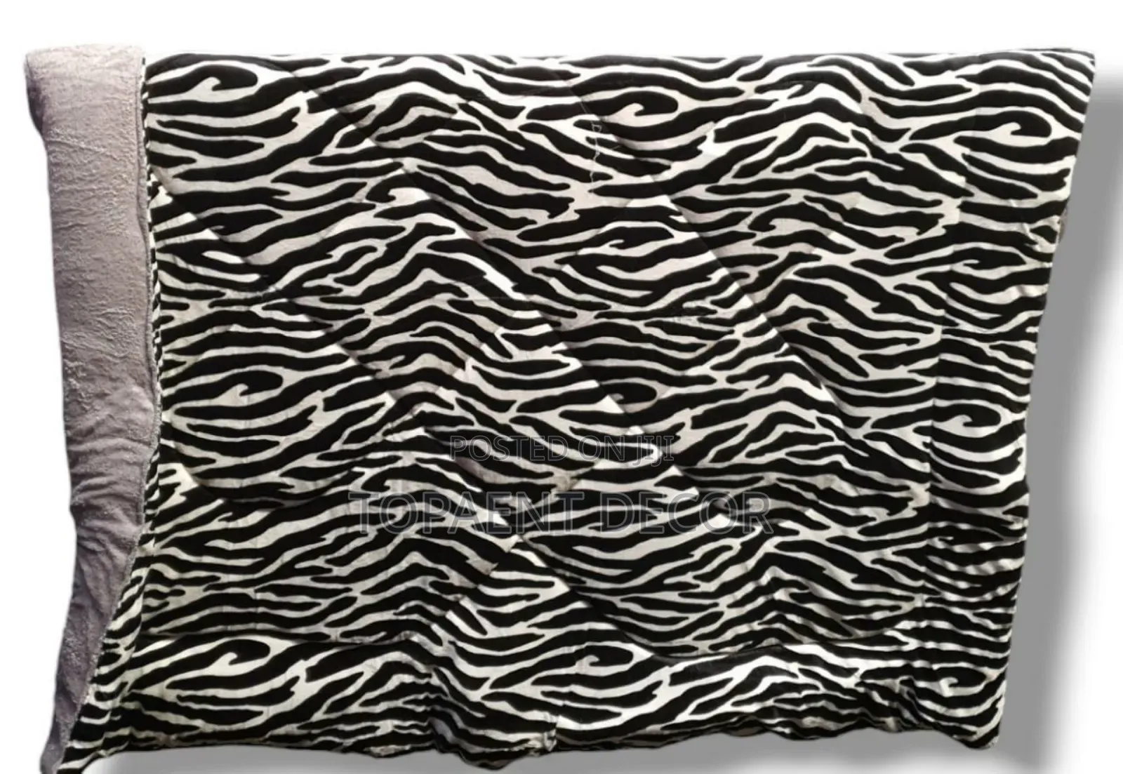 Black and White Soft Woolen Duvets