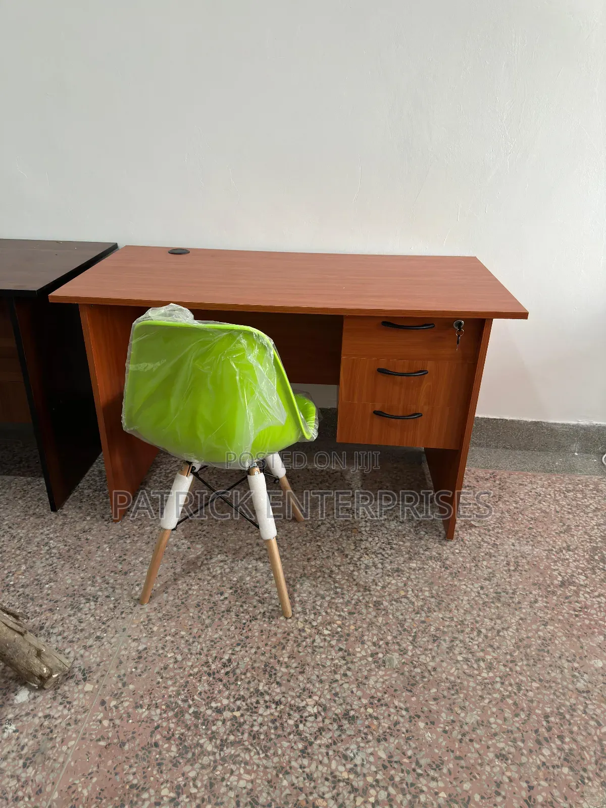 1.2 MTRS Study/Office Desk 1.2 MTR Plus Study Eames Chair
