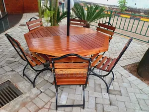 6 Seater Outdoor Set With an Umbrella