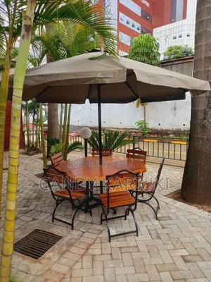 6 Seater Outdoor Set With an Umbrella