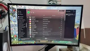 Samsung 27" Curved Monitor With 27" Curved Moni/ Samsung 27"
