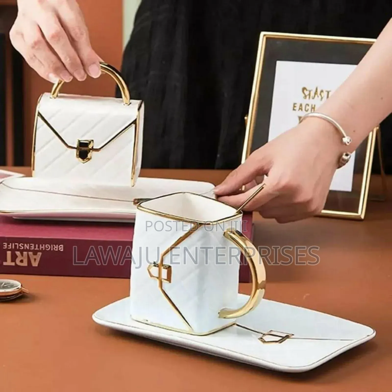 White Luxurious Bag Shape Coffee Cup Set