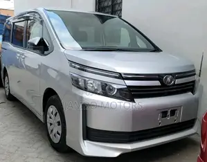 Toyota Voxy 2017 Silver