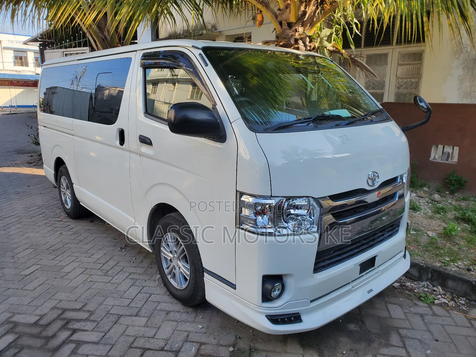 Toyota Regius 2017 White